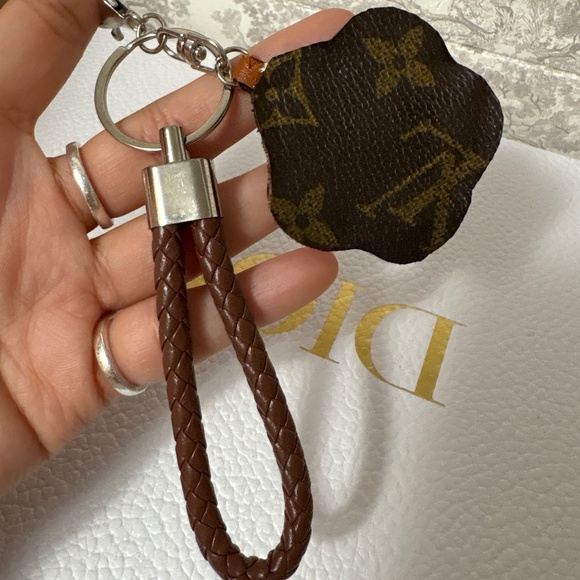 Authentic up-cycled LV mirror keychain/Bagcharm - Picture 4 of 4